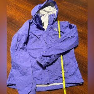 The North Face HyVent Hooded Rain Jacket Womens M. Purple Outdoor Nylon. (185)